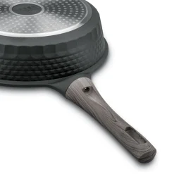 Patelnia głęboka na indukcję marmurowa z pokrywką Starke Pro Embossed 28 x 7,5 cm