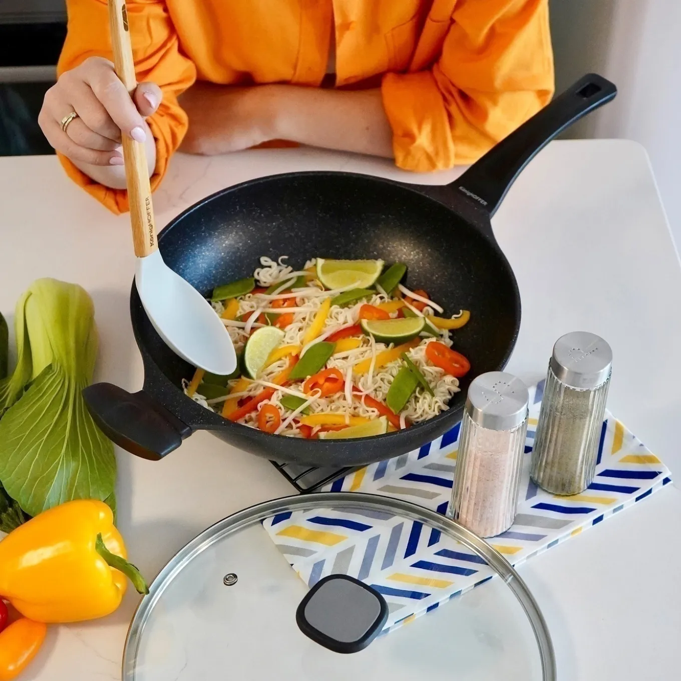 Patelnia WOK marmurkowa Konighoffer Kenji 30 cm na indukcję