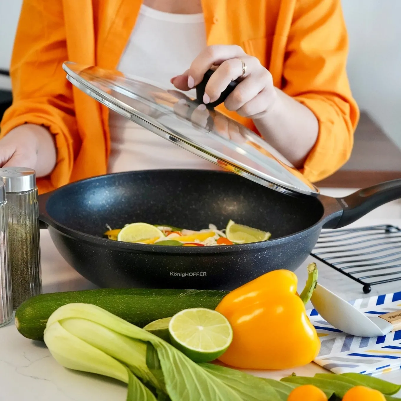 Patelnia WOK marmurkowa Konighoffer Kenji 30 cm na indukcję