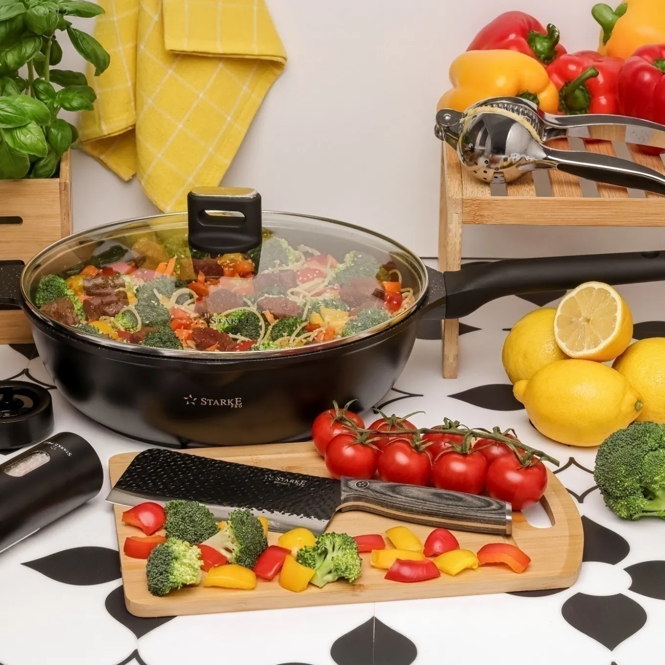 Patelnia WOK na indukcję z pokrywką Starke Pro Yasai 32 cm