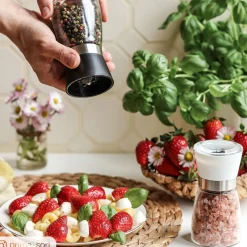 Szklany młynek ręczny do soli i pieprzu Tadar 170 ml czarny