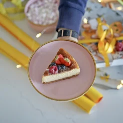 Talerz deserowy ze złotym rantem Konighoffer 19 cm różowy