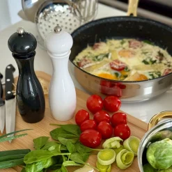 Zestaw 2 młynków ręcznych do soli i pieprzu Tadar Cayenne czarny i biały